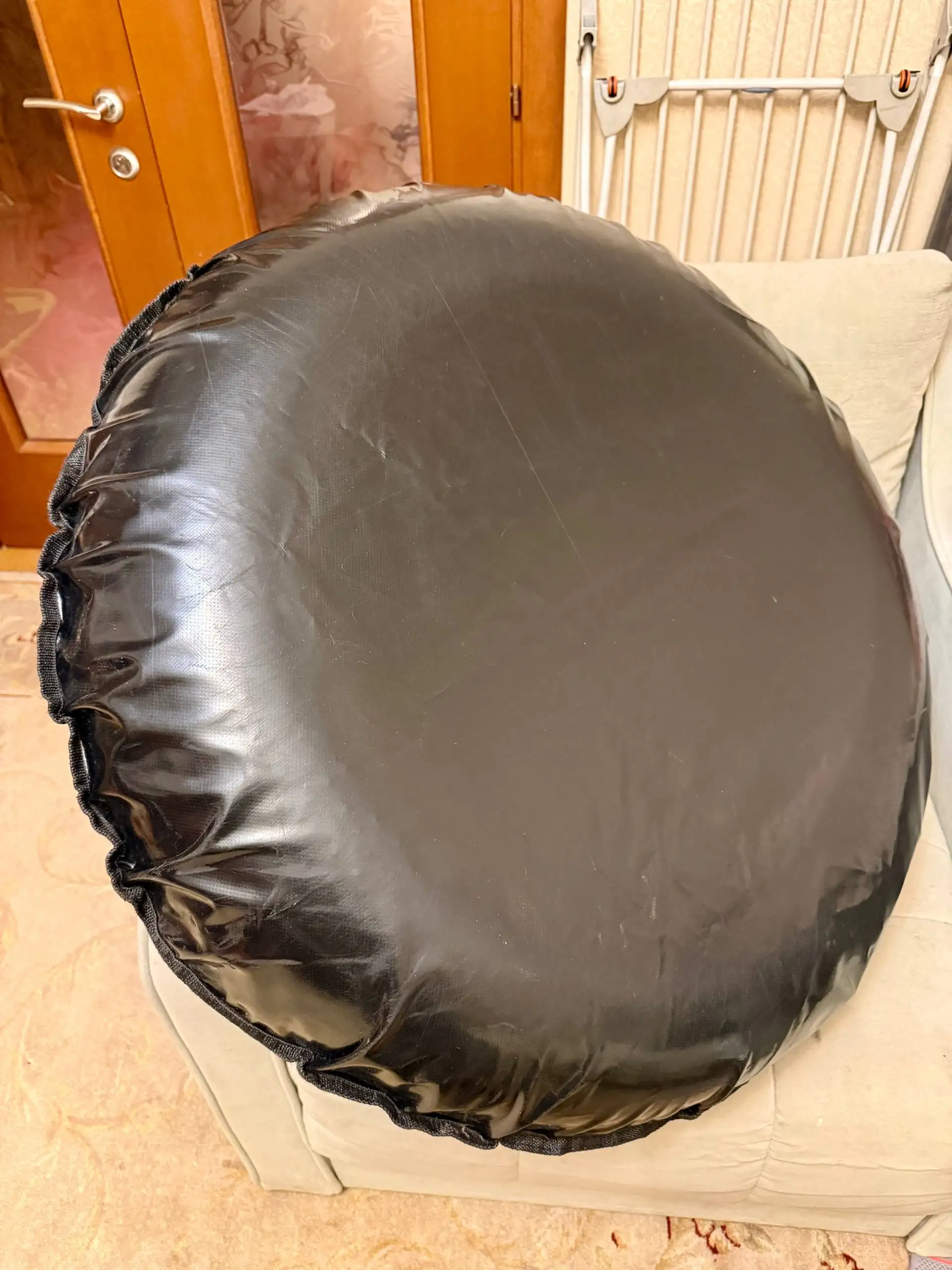 Продажа ватрушки тюбинг б/у с дефектами - Тюбинг (Хобби и отдых) в Мытищи