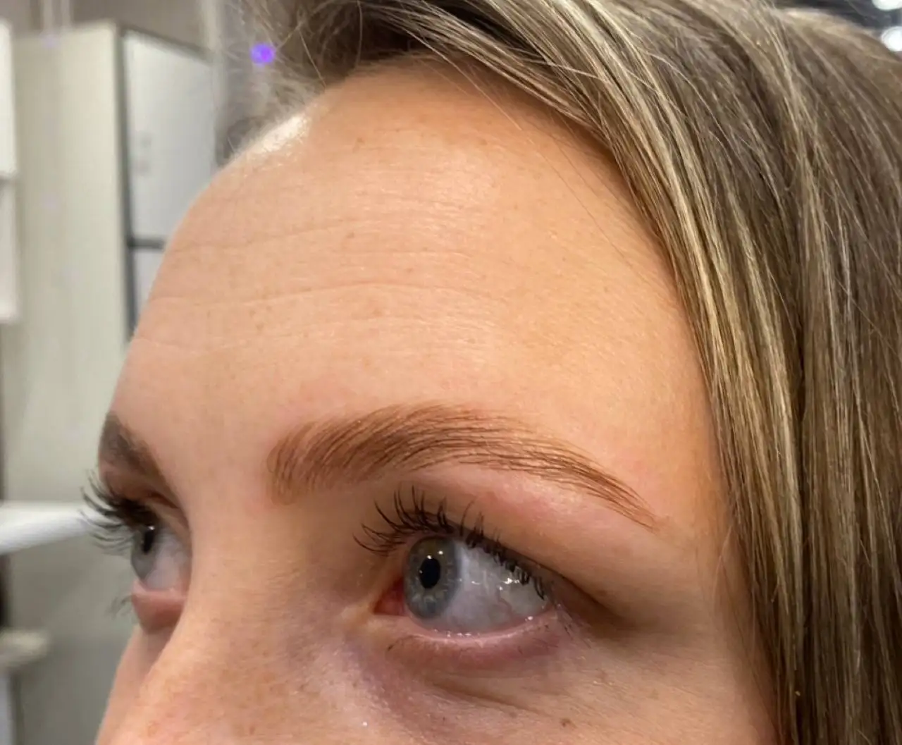 Услуги по коррекции и окрашиванию бровей - Красота (Услуги) в Мытищи