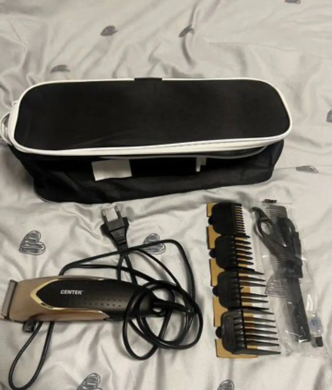 Машинка для стрижки новая с четырьмя насадками - Парикмахерское оборудование (Барахолка) в Мытищи