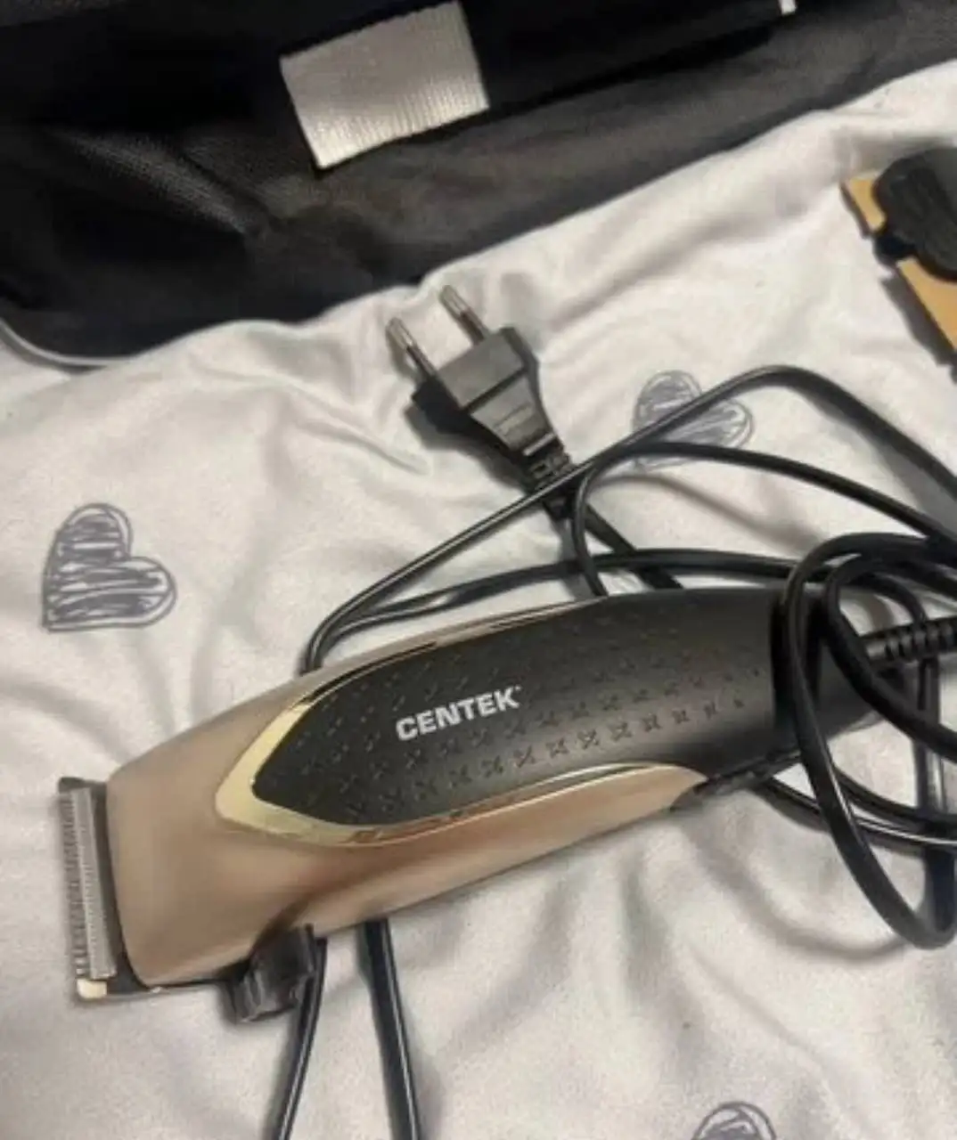 Машинка для стрижки новая с четырьмя насадками - Парикмахерское оборудование (Барахолка) в Мытищи