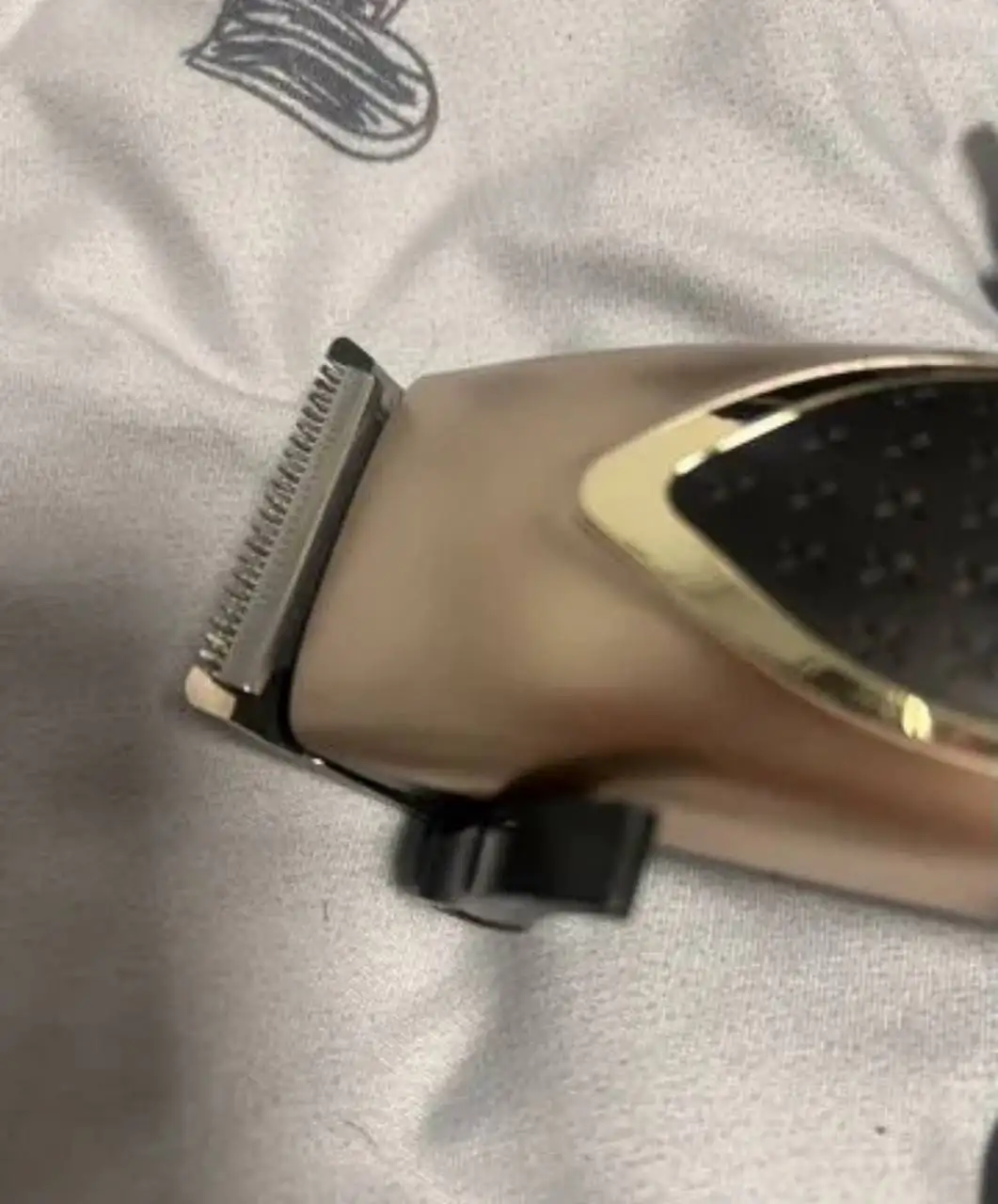 Машинка для стрижки новая с четырьмя насадками - Парикмахерское оборудование (Барахолка) в Мытищи