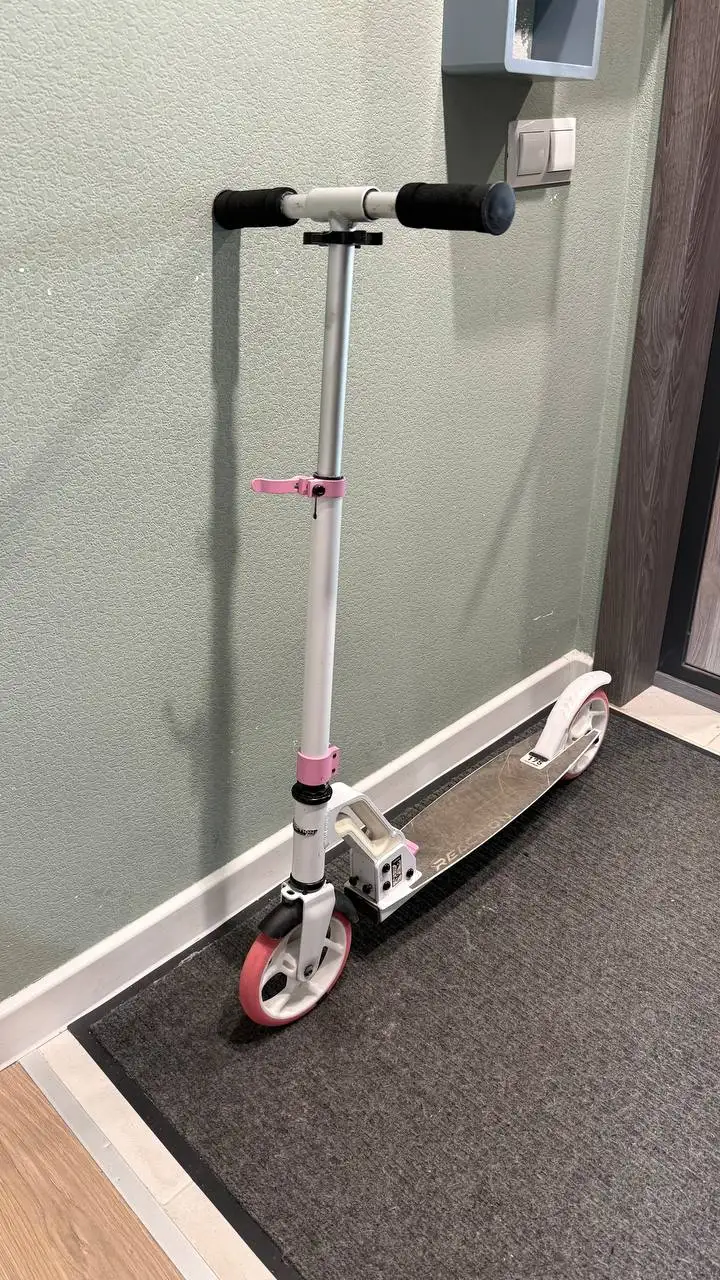 Самокат для девочки б/у - Спорт и отдых (Барахолка) в Мытищи