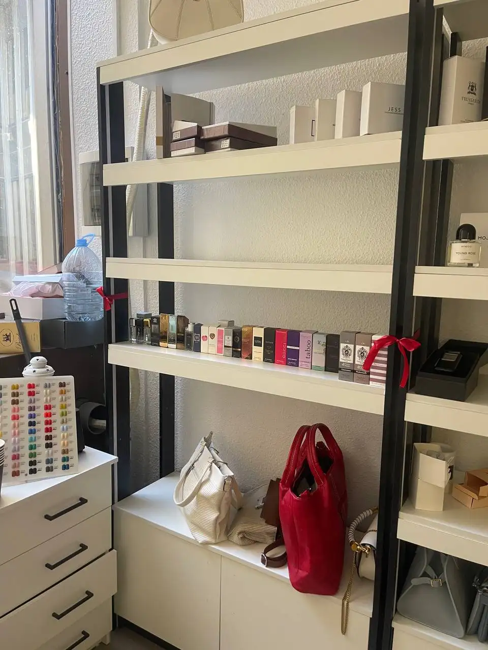 Продаю 3 стеллажа с подсветкой и шкафчиками - Барахолка в Мытищи