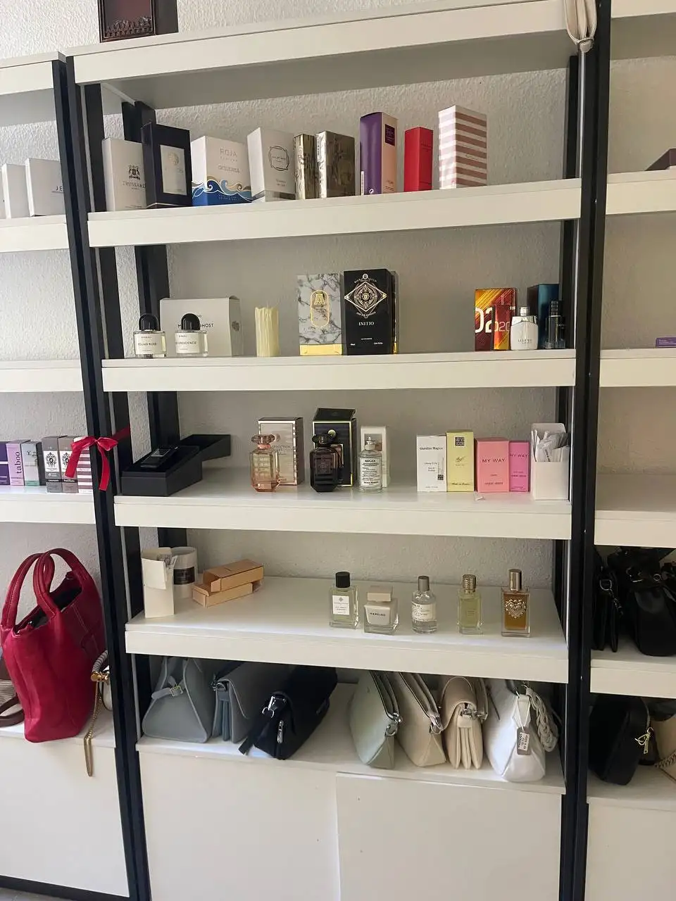 Продаю 3 стеллажа с подсветкой и шкафчиками - Барахолка в Мытищи