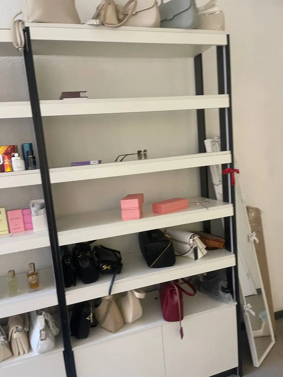 Продаю 3 стеллажа с подсветкой и шкафчиками - Барахолка в Мытищи