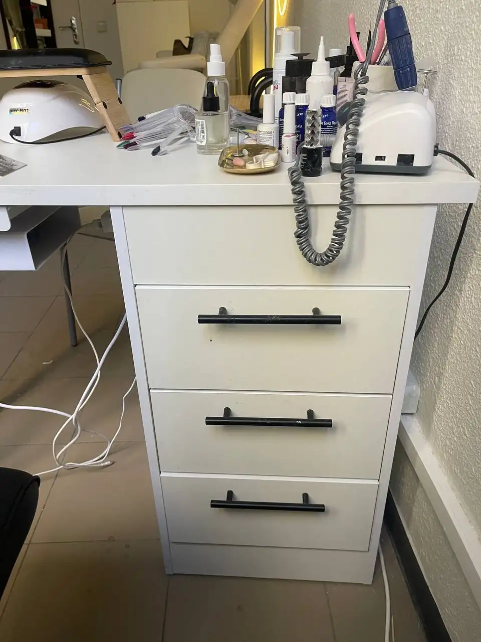 Стол маникюрный с вытяжкой - Услуги в Мытищи