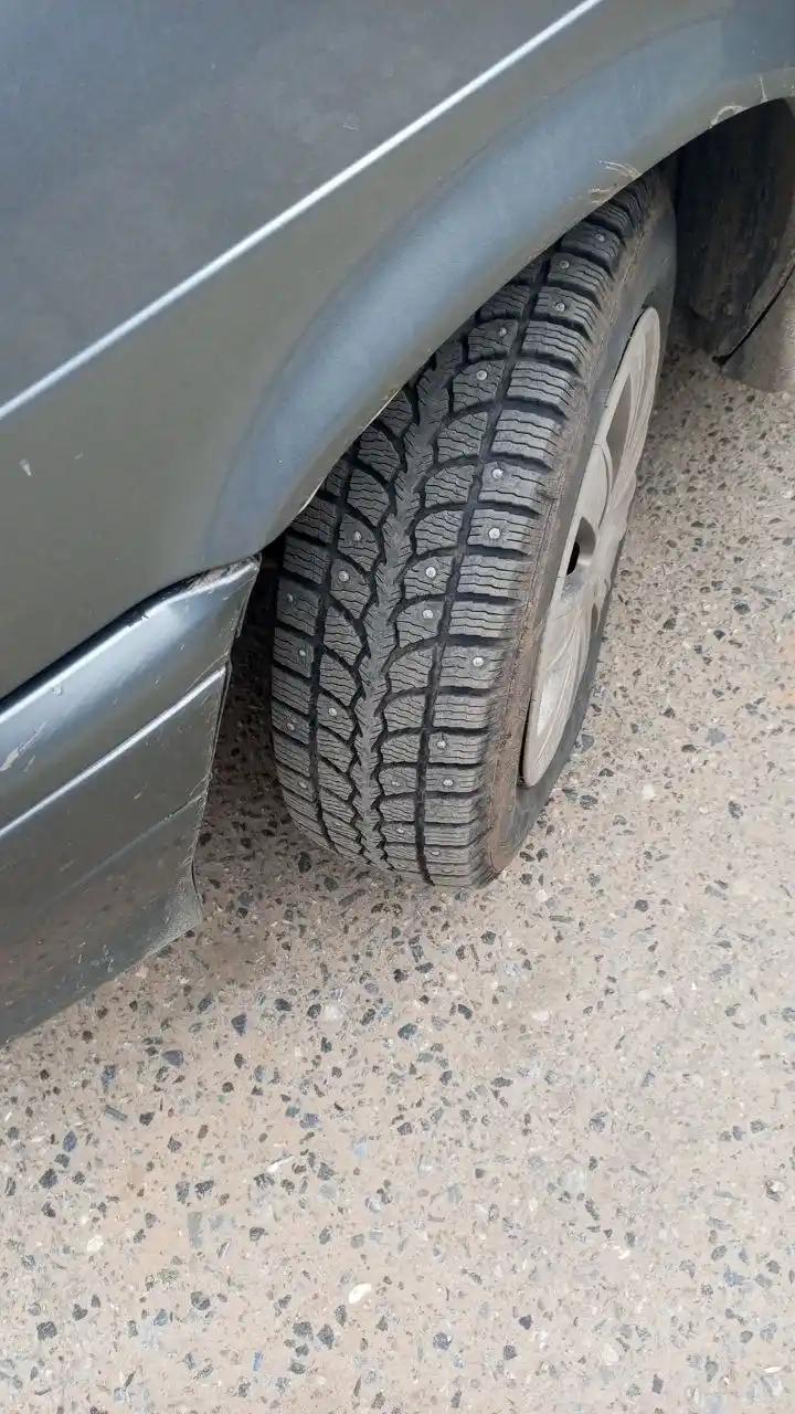 Автомобиль 2010 года