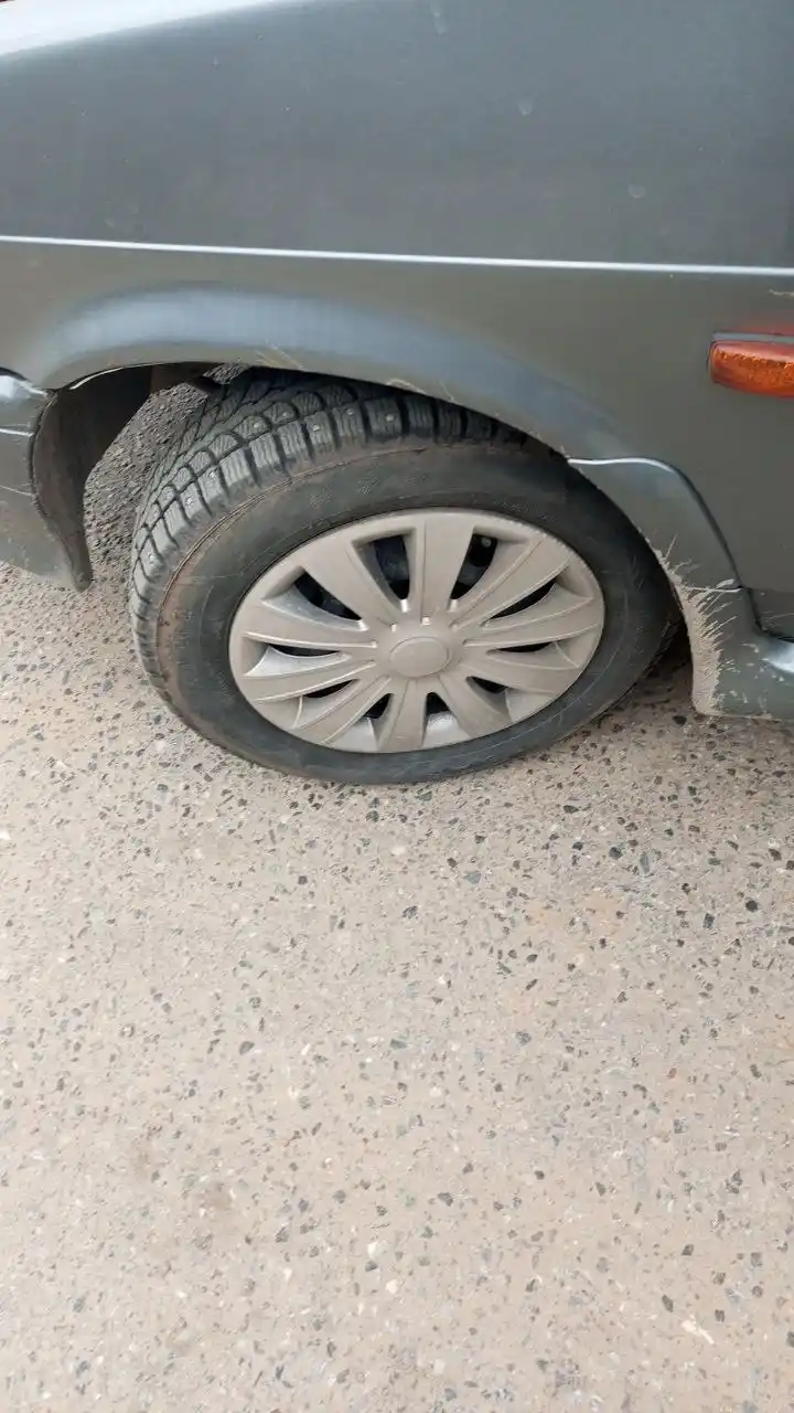 Автомобиль 2010 года