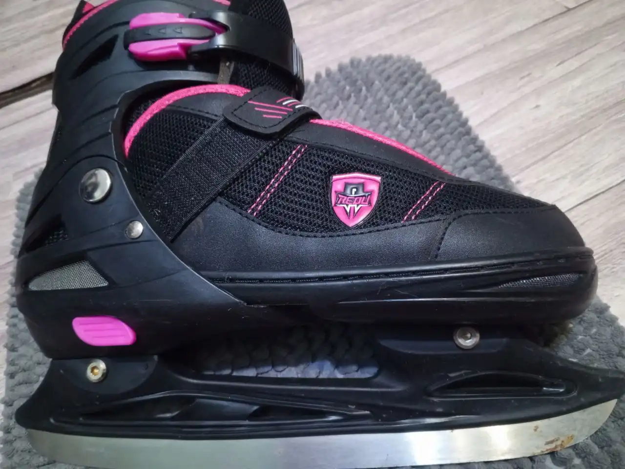 Продам коньки