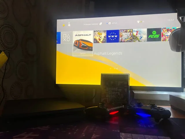 Продам PlayStation 4 500GB + игры - частное объявление в Чита