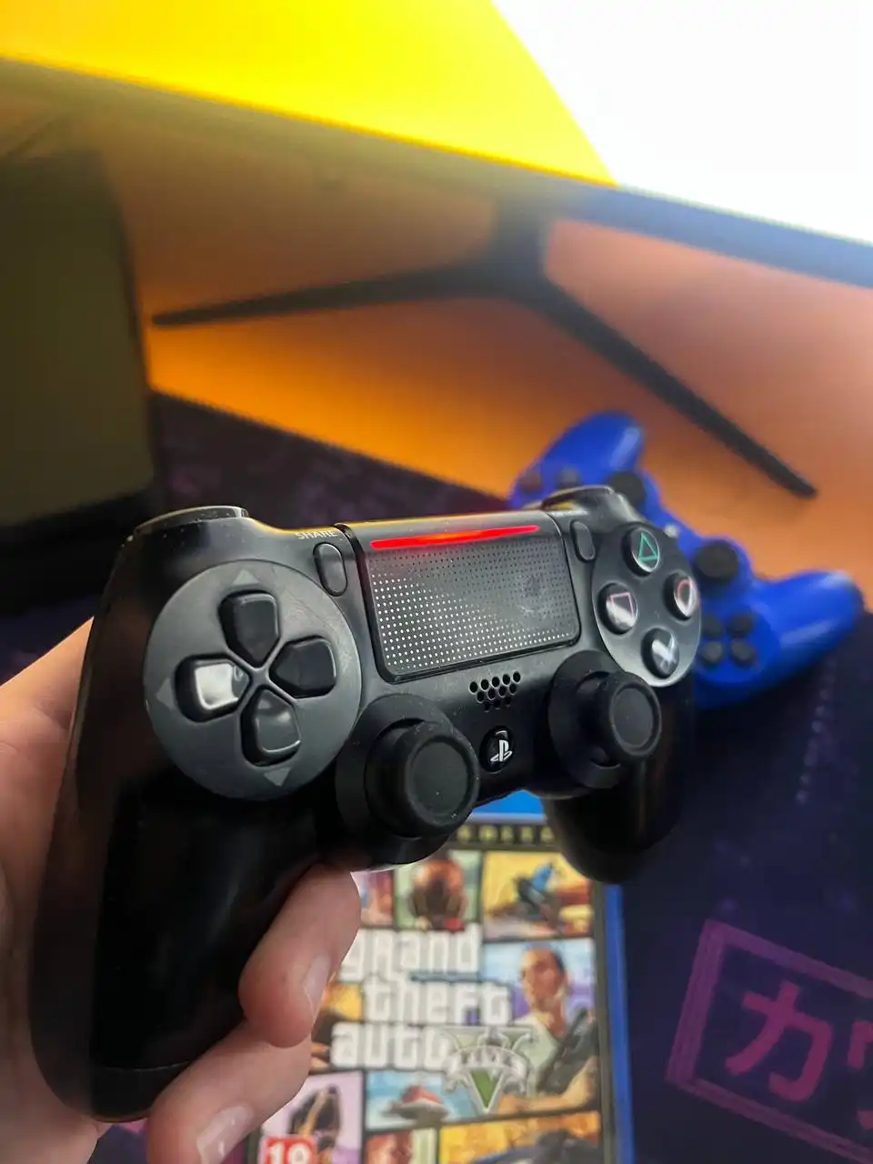 Продам PlayStation 4 500GB + игры