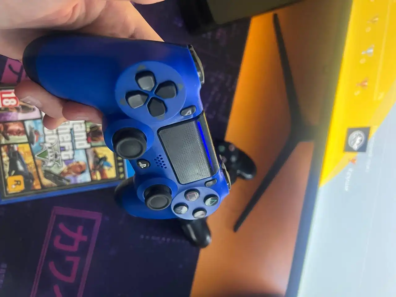 Продам PlayStation 4 500GB + игры