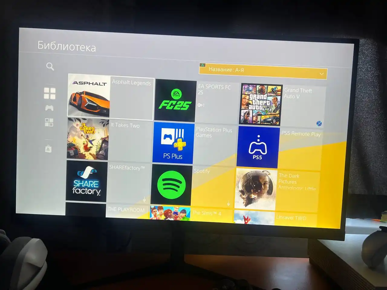 Продам PlayStation 4 500GB + игры