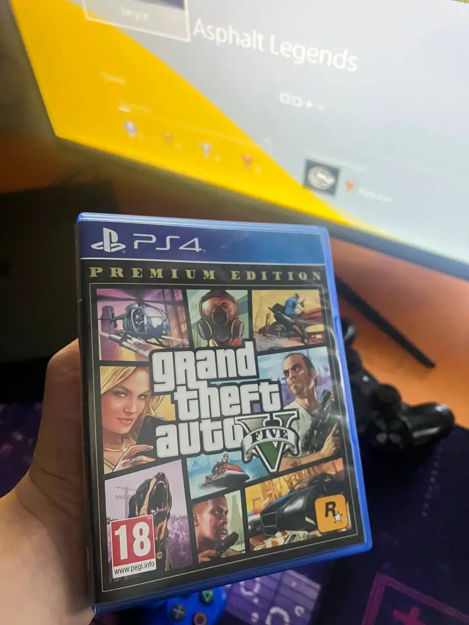 Продам PlayStation 4 500GB + игры