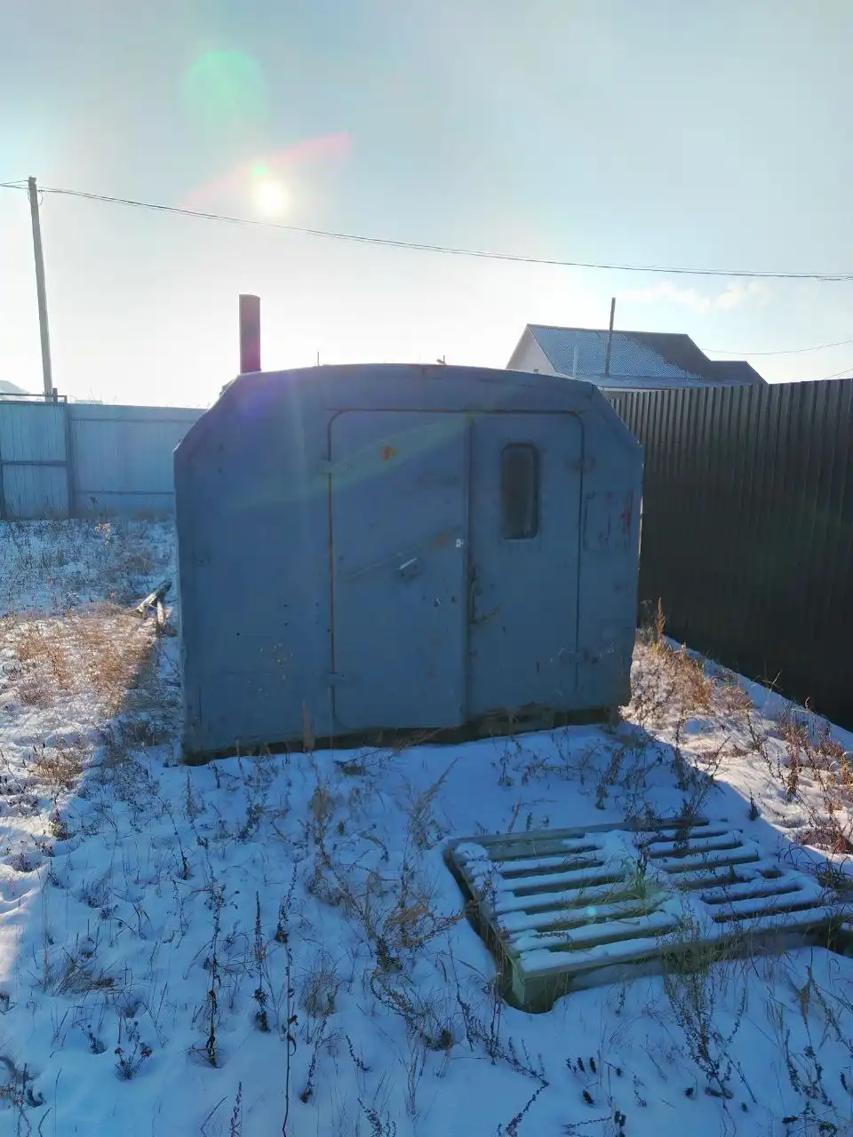 Продажа бетономешалки и вагончика-кунга для строителей