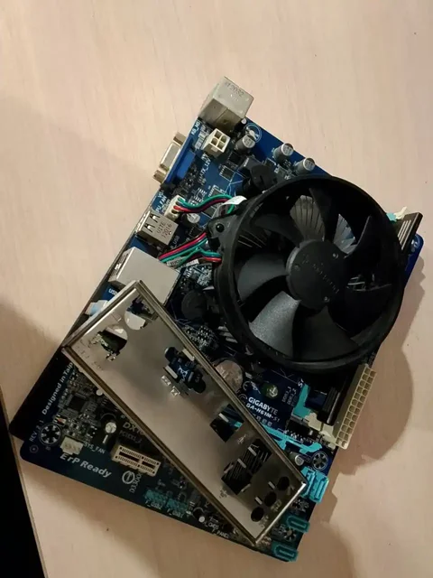 Продажа материнской платы с процессором и ОЗУ, БП Фоксконн - Электроника в Чита