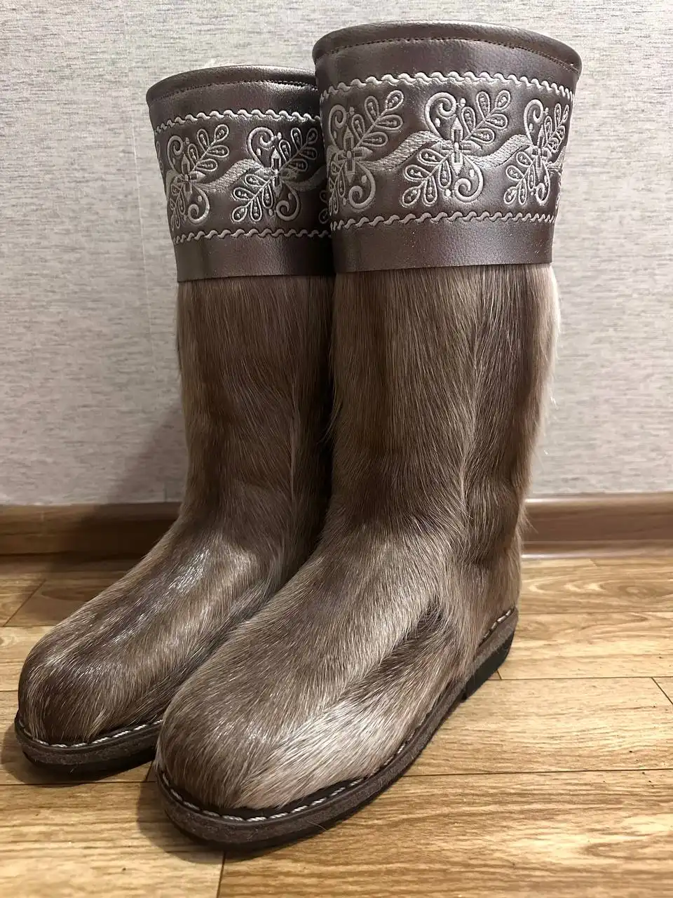 Продам женские унты практически новые