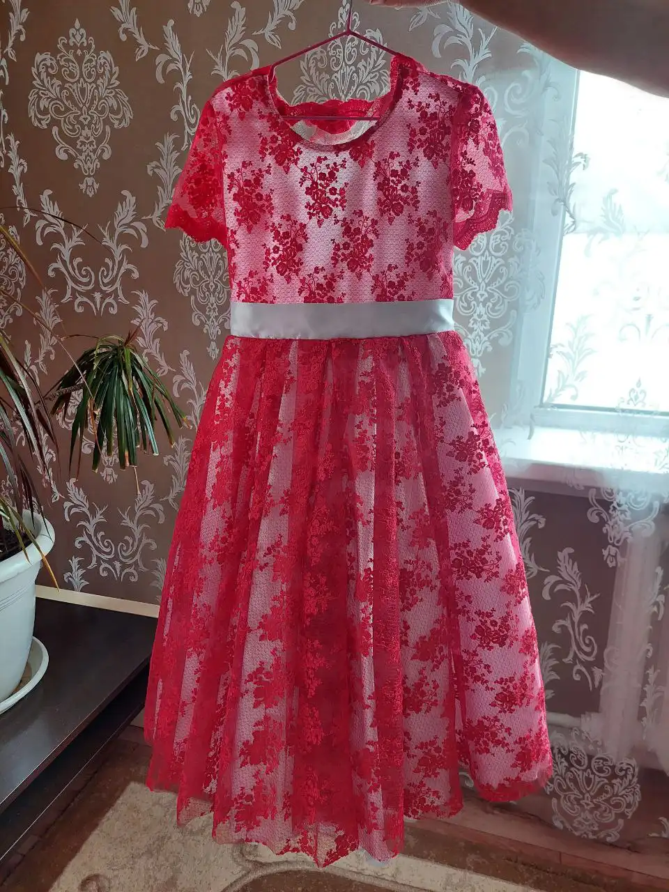 Шикарное платье для девочки 7-9 лет