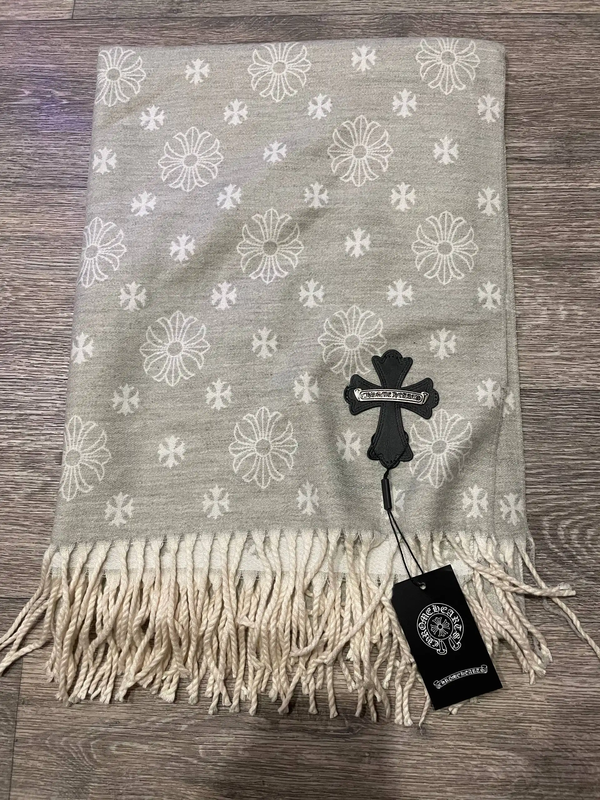 Продажа шарфов серого и черного цвета - Аксессуары (Одежда) в Чита