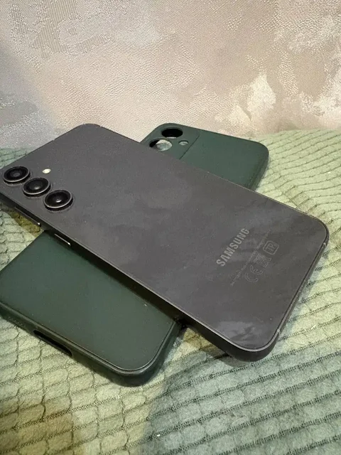 Samsung Galaxy S23 FE 128GB в отличном состоянии - Часы в Чита