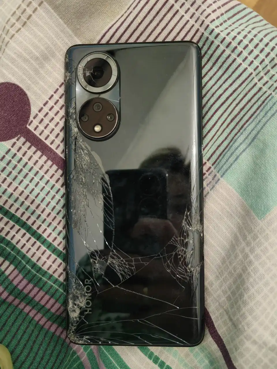 Продам смартфон Honor 50 8/256 с битой крышкой - Смартфоны и телефоны (Электроника) в Чита