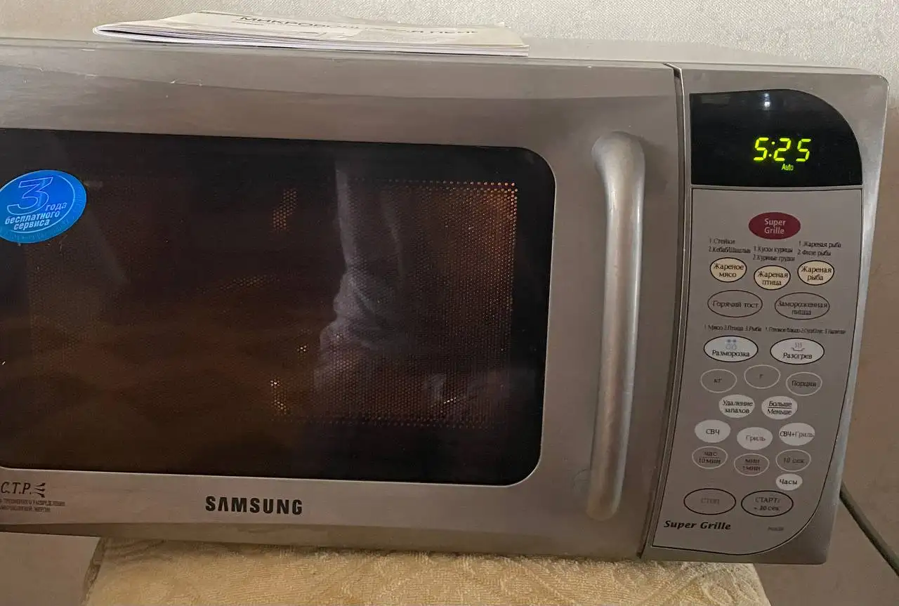 Продам микроволновку Samsung б/у - Крупная бытовая техника (Электроника) в Чита