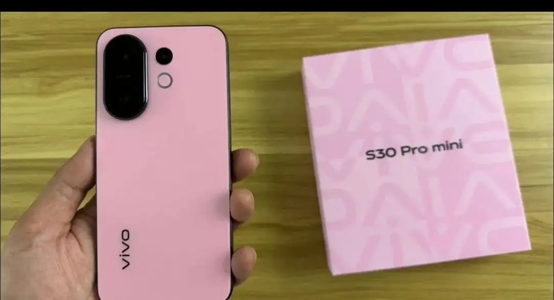 Продам хороший компактный телефон - Телефоны (Электроника) в Чита