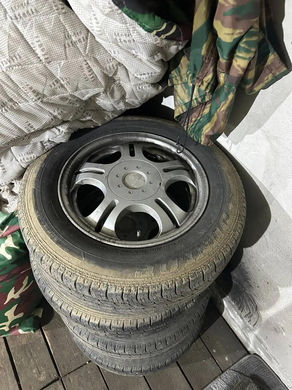 Продам резину R15 205/65/15 Dunlop - Шины и диски (Запчасти) в Чита