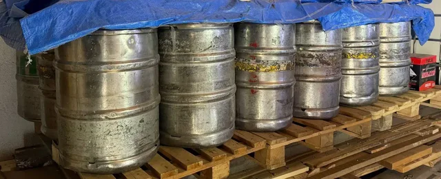 Продажа железных кег и табачного шкафа - Барахолка в Забайкальск