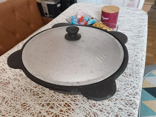 Продам новый чугунный казан - Окна и двери в Чита