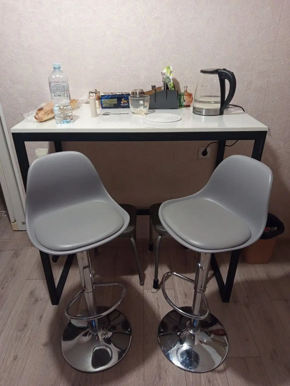 Продам барный стол со стульями - Мебель (Для дома и дачи) в Чита