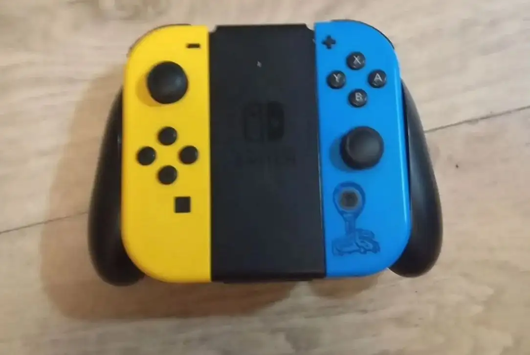 Продам Nintendo Switch 32+128 прошитую - Игровые консоли (Электроника) в Неизвестно