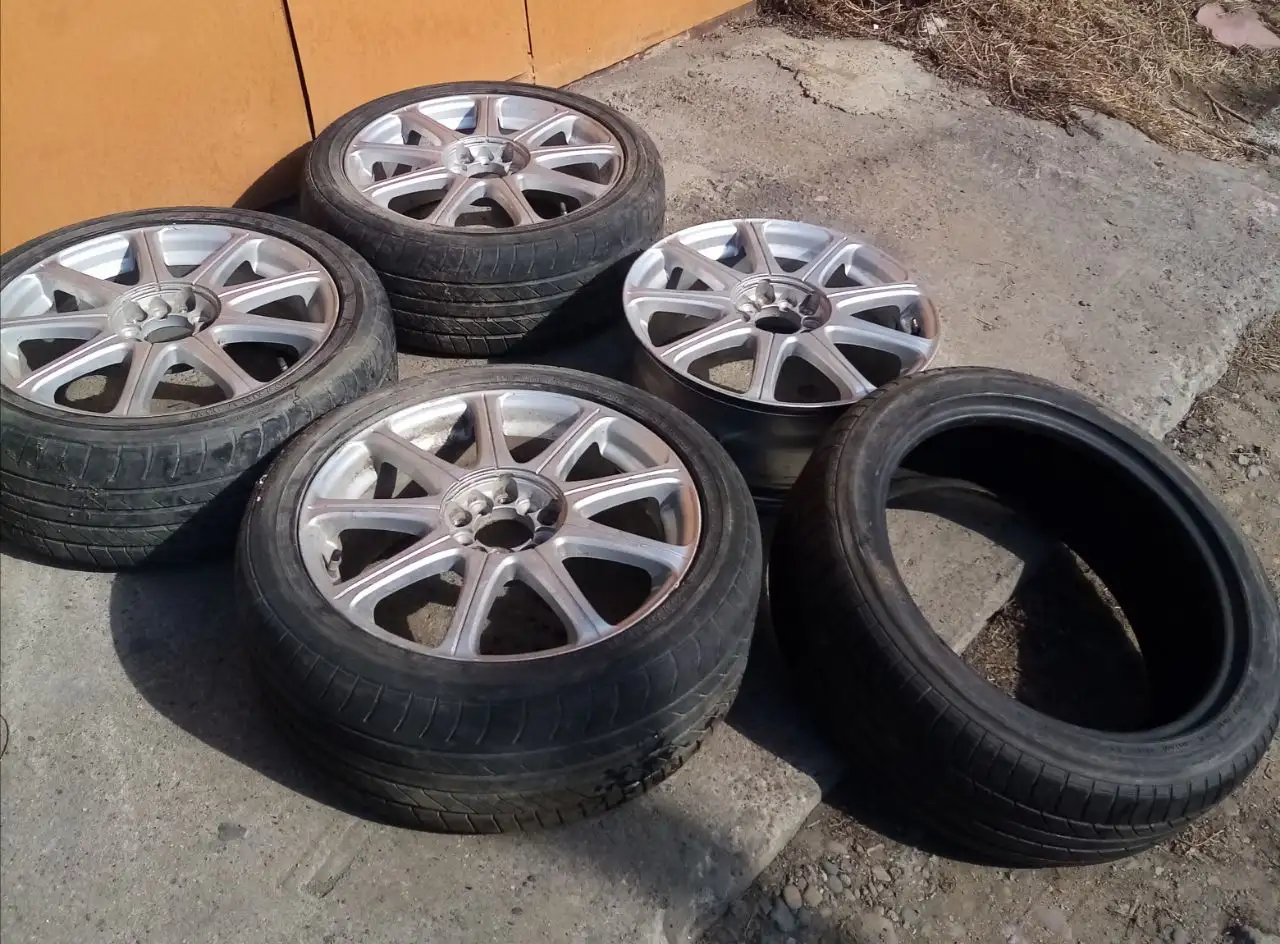 Продажа 4 литых дисков R17 с летней резиной - Запчасти (Авто) в Чита
