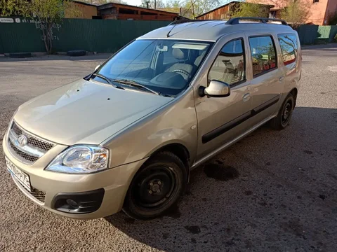 Продажа автомобиля Lada Largus 1.6 МТ 2014 года - Авто в Чита