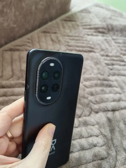 Продам Huawei Nova 13 Pro 12/512 с разбитой крышкой - частное объявление в Неизвестно