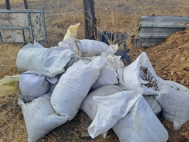 Продам куриный навоз, смешан с опилками и соломкой - Садовый инвентарь в Чита