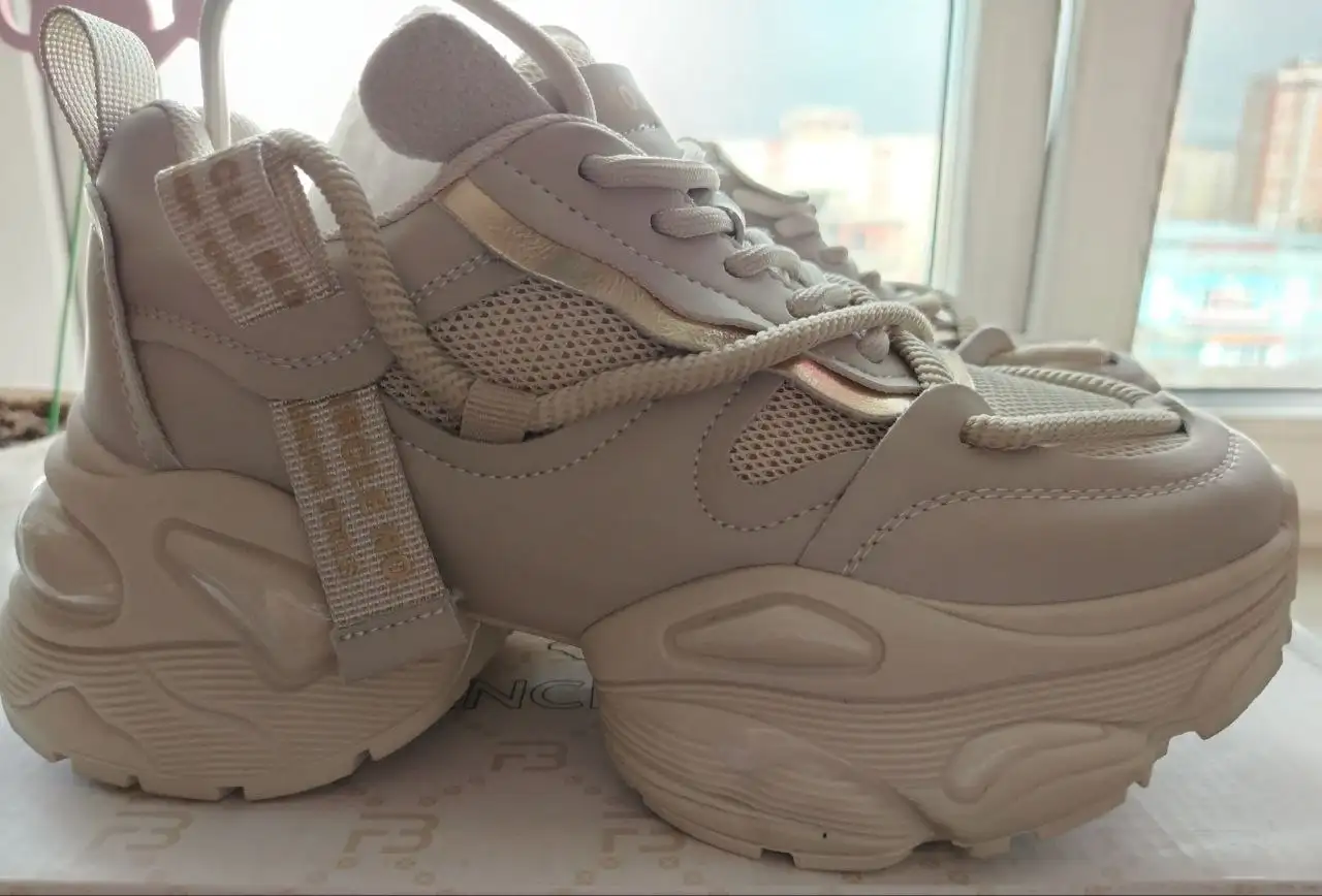 Продам кроссовки р.35 - Обувь (Одежда) в Чита