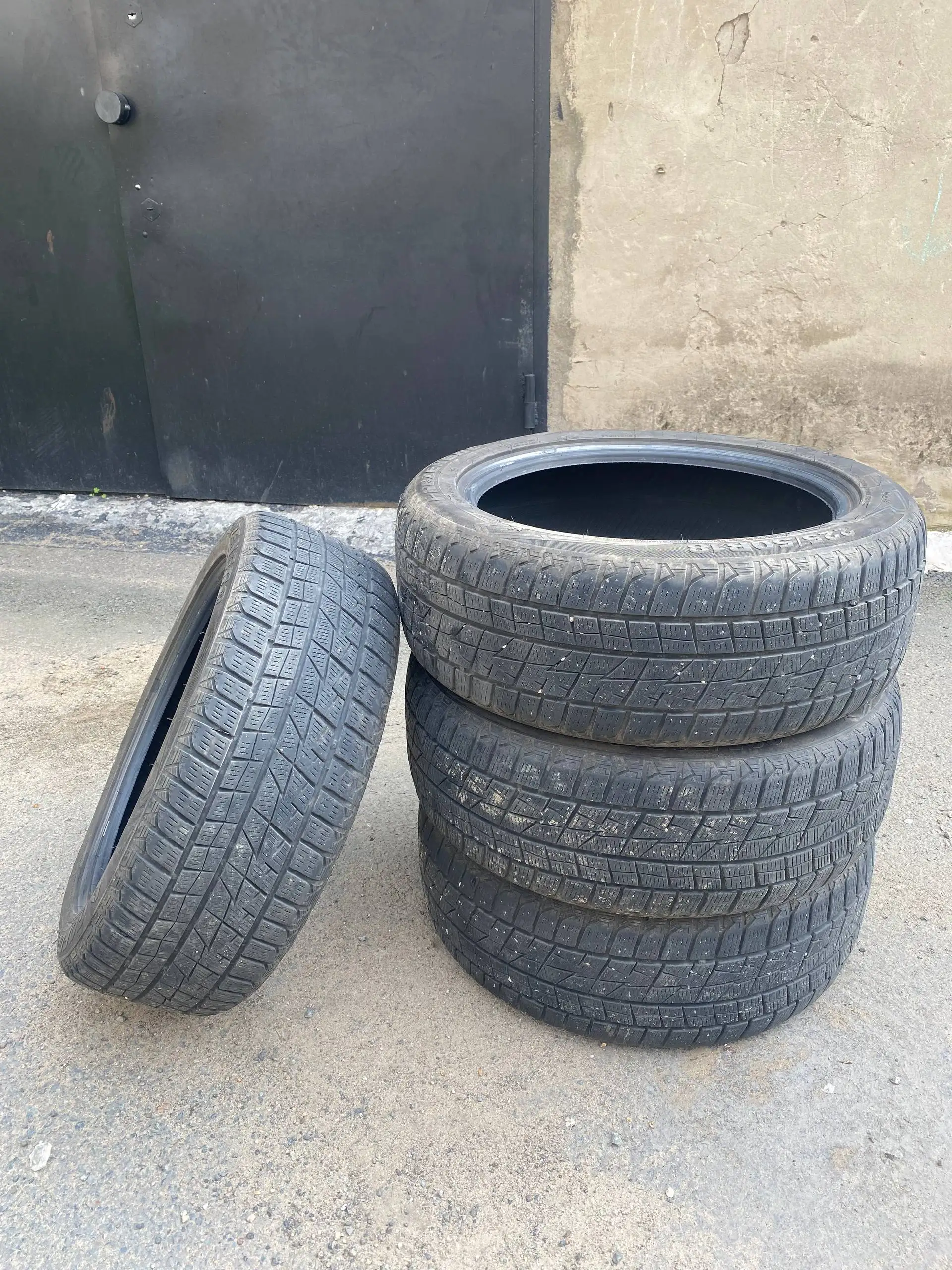 Шины 225/50R18 зимние - Шины и диски (Авто) в Чита