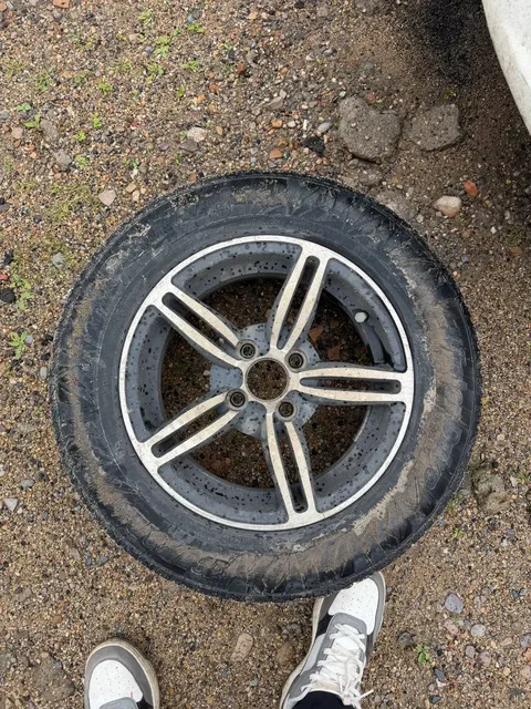 Продам литые диски с зимней резиной R14/195/70, 4x100 - Запчасти в Чита
