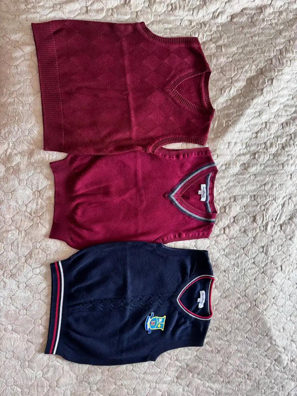 Жилетки для первоклашки - Одежда в Севастополь