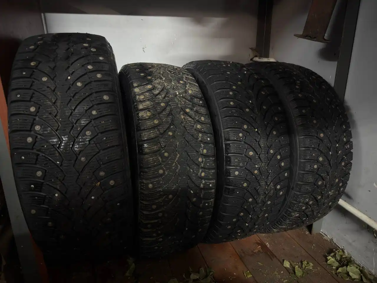 Зимние шины Pirelli 205/60 R16 шип.