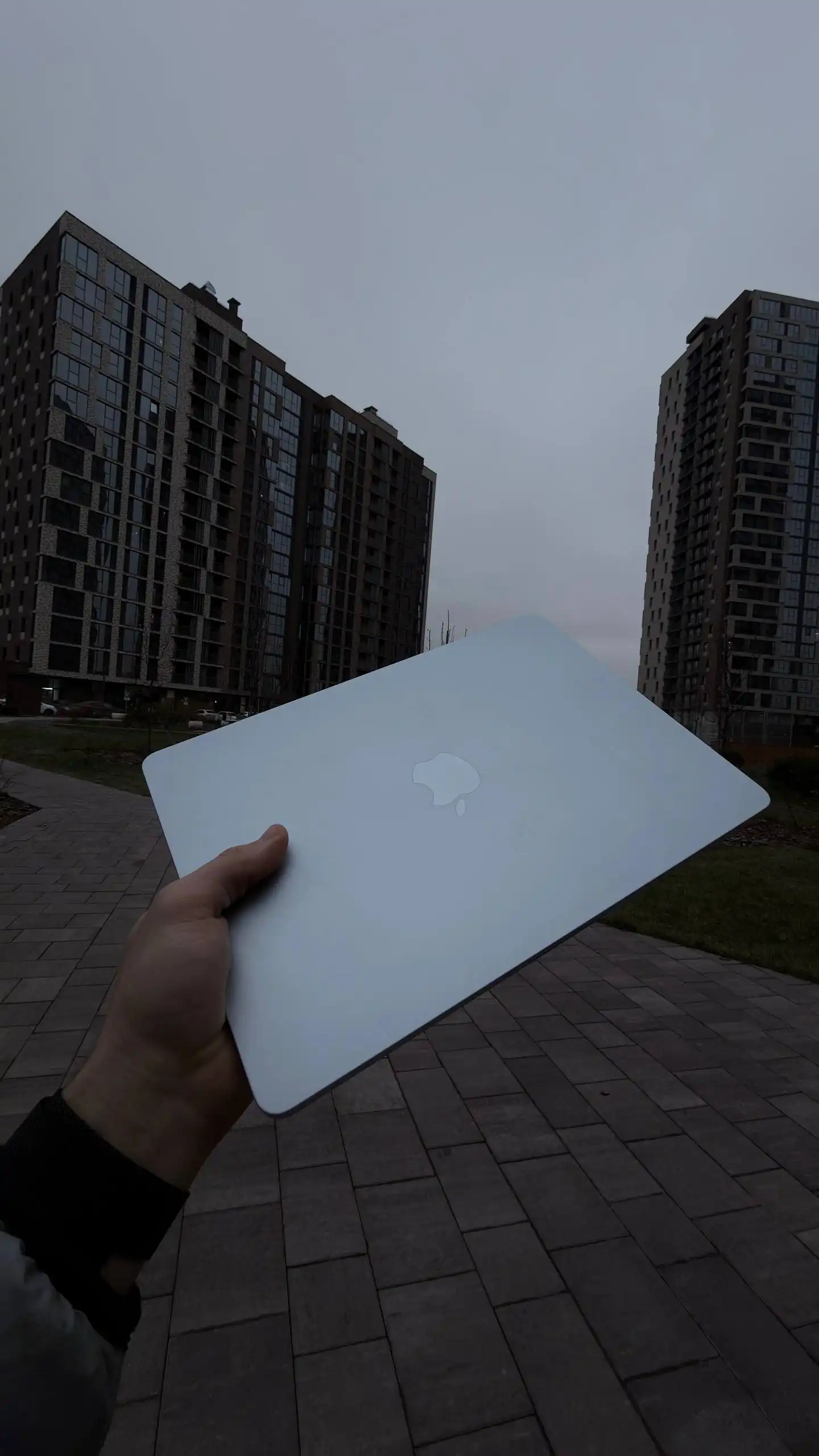 Продается MacBook Air 2025 (M4, 256GB)