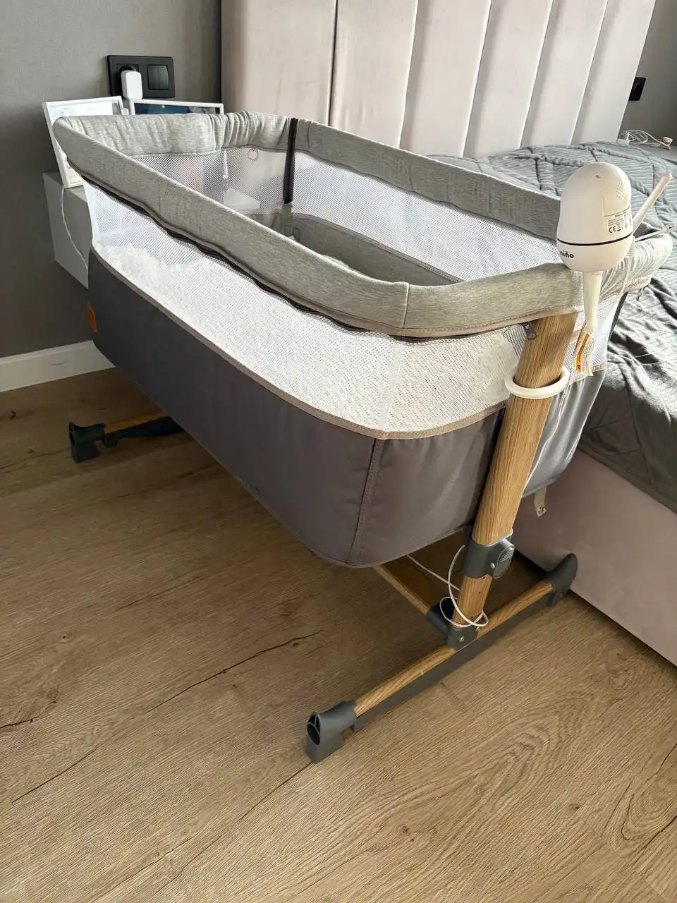 Продается приставная кроватка люлька для новорожденных Lionelo Leonie