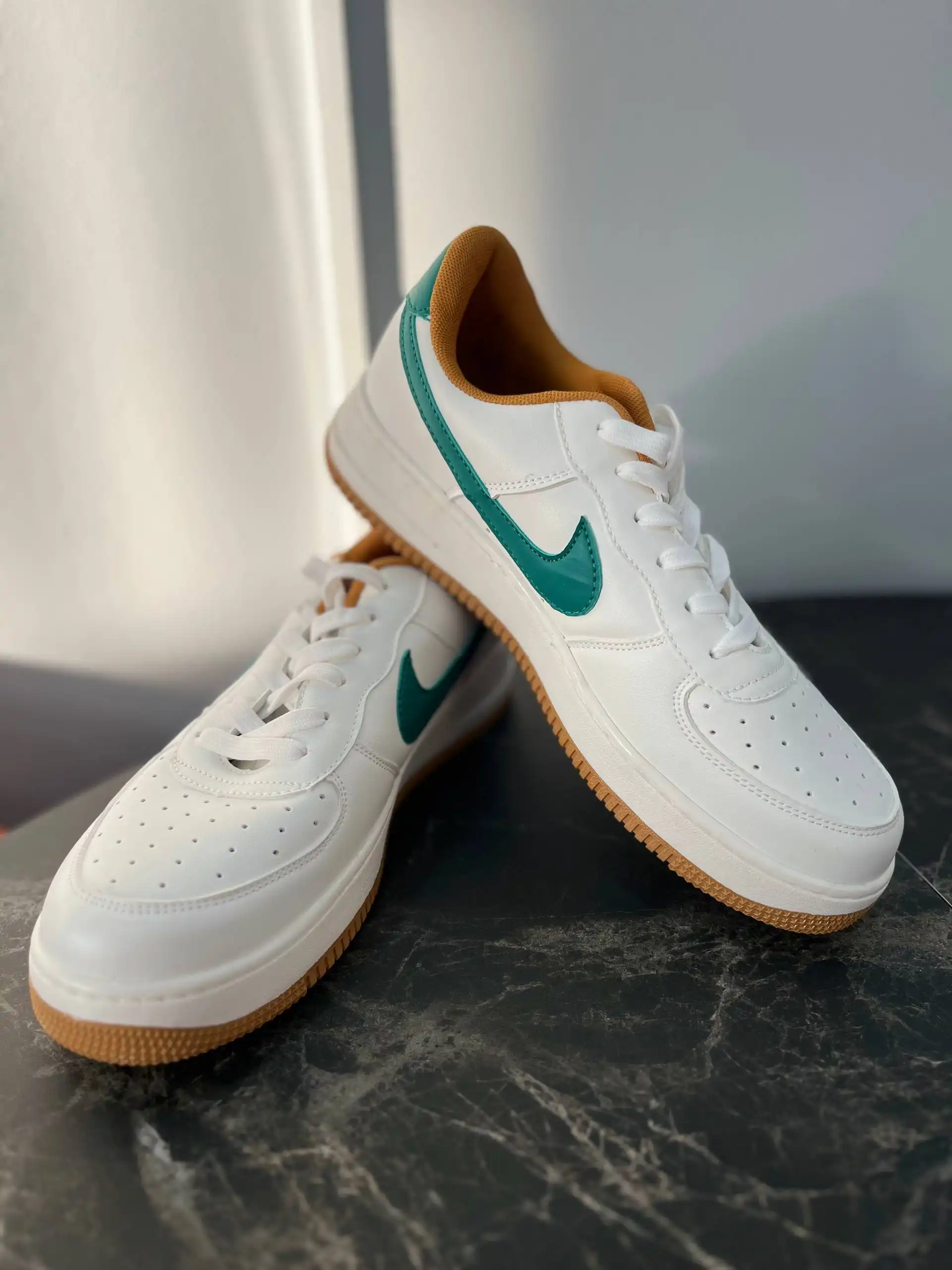 Продажа кроссовок