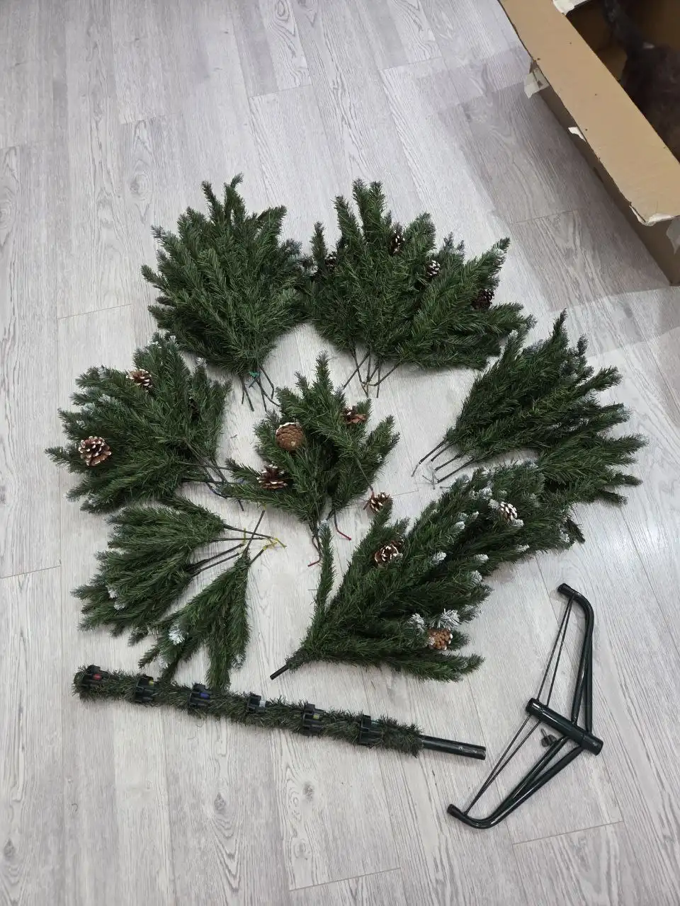 Продаётся искусственная ель высотой 150 см