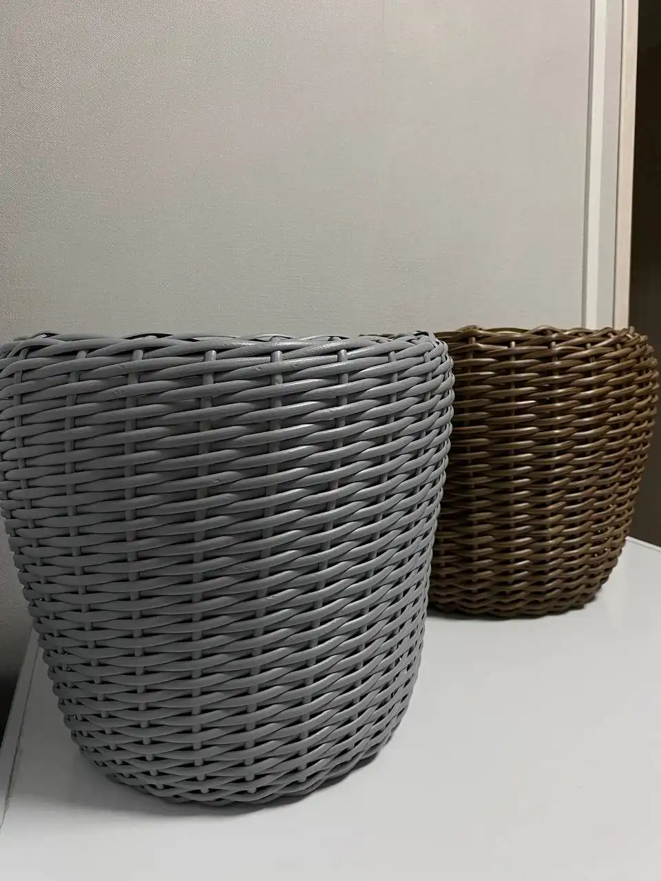 Кашпо из искусственного ротанга