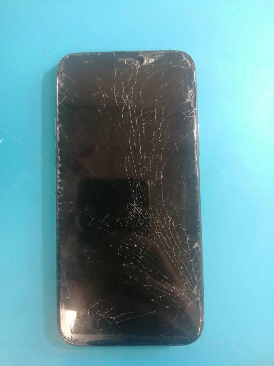 Айфон 11 про разбитый