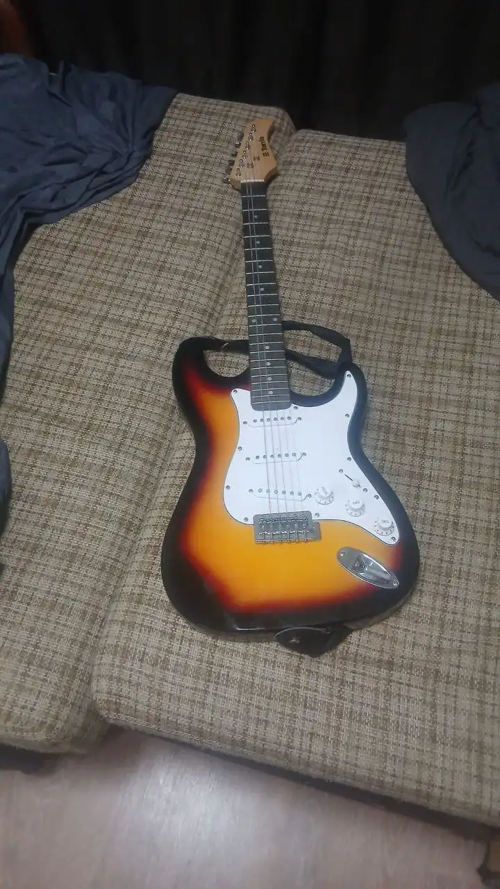 Продажа китайской электрогитары стратокастер