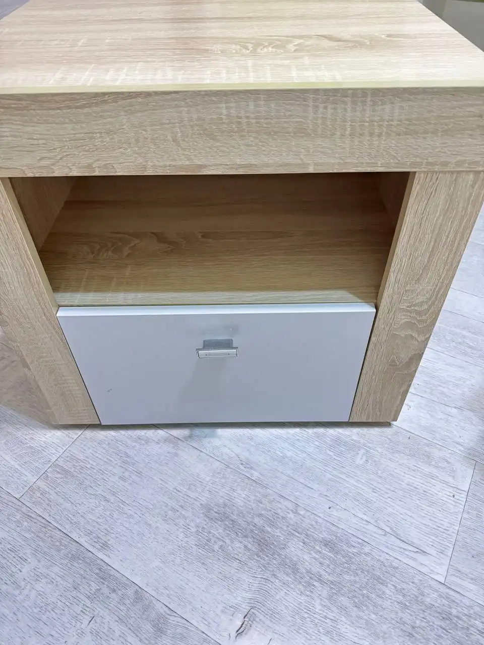 Прикроватные тумбочки