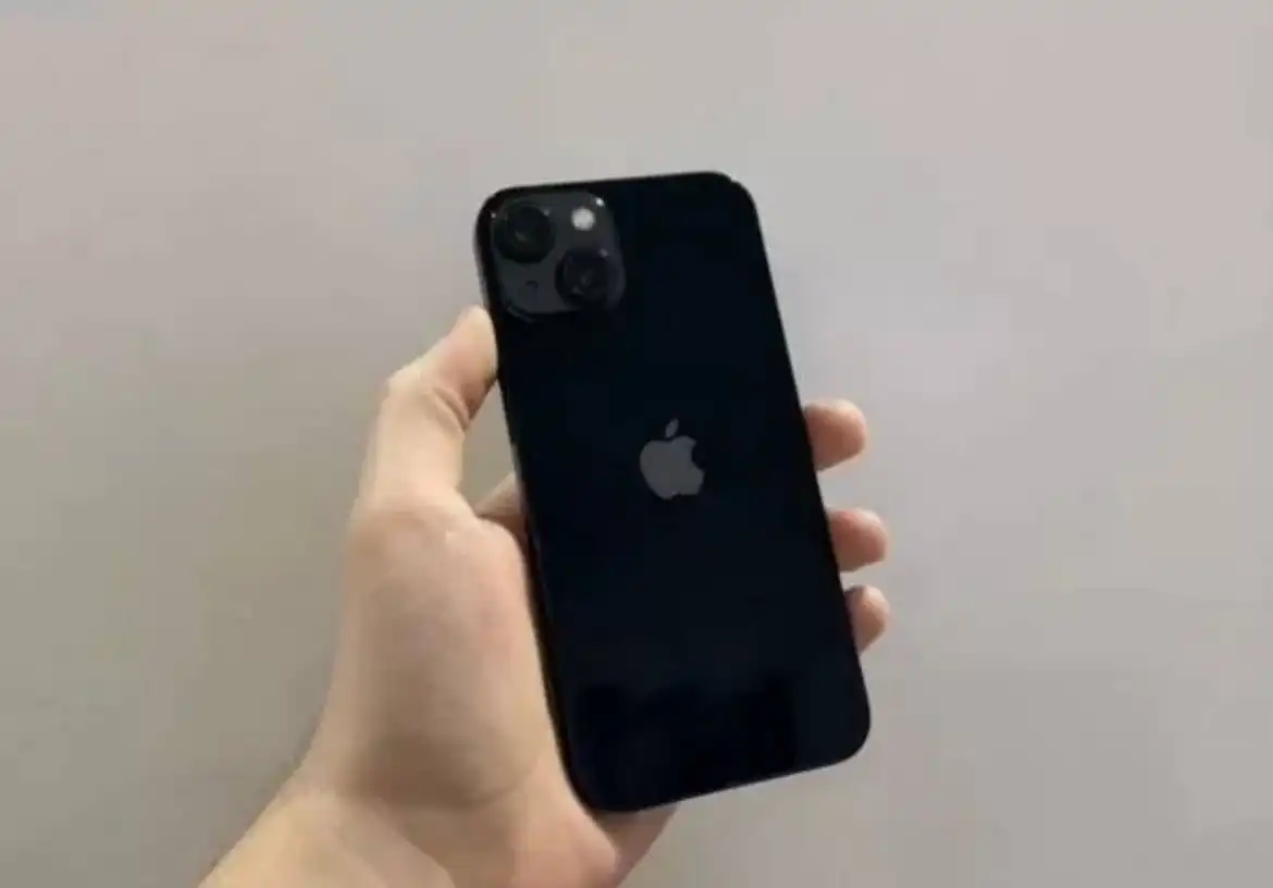 Продам iPhone 13 128 ГБ